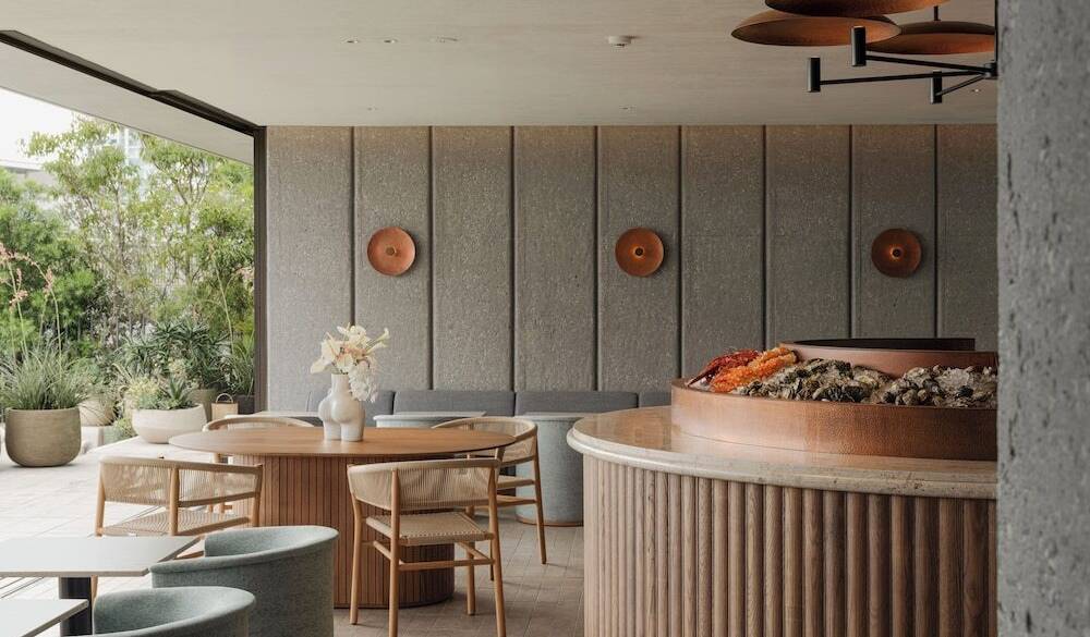 プール併設のラウンジ / 4