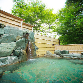 都会の喧騒から離れて、落ち着いた空間へ3524631