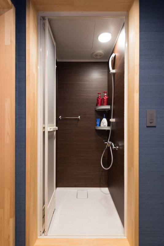 バスルームのシャワー