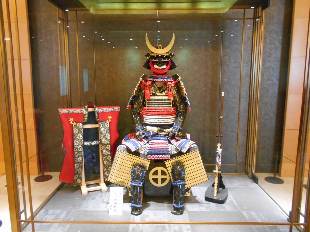 大きな鎧も展示