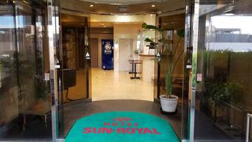 施設の入り口 / 14