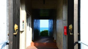 施設の入り口 / 4