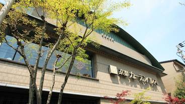 施設の正面 / 2
