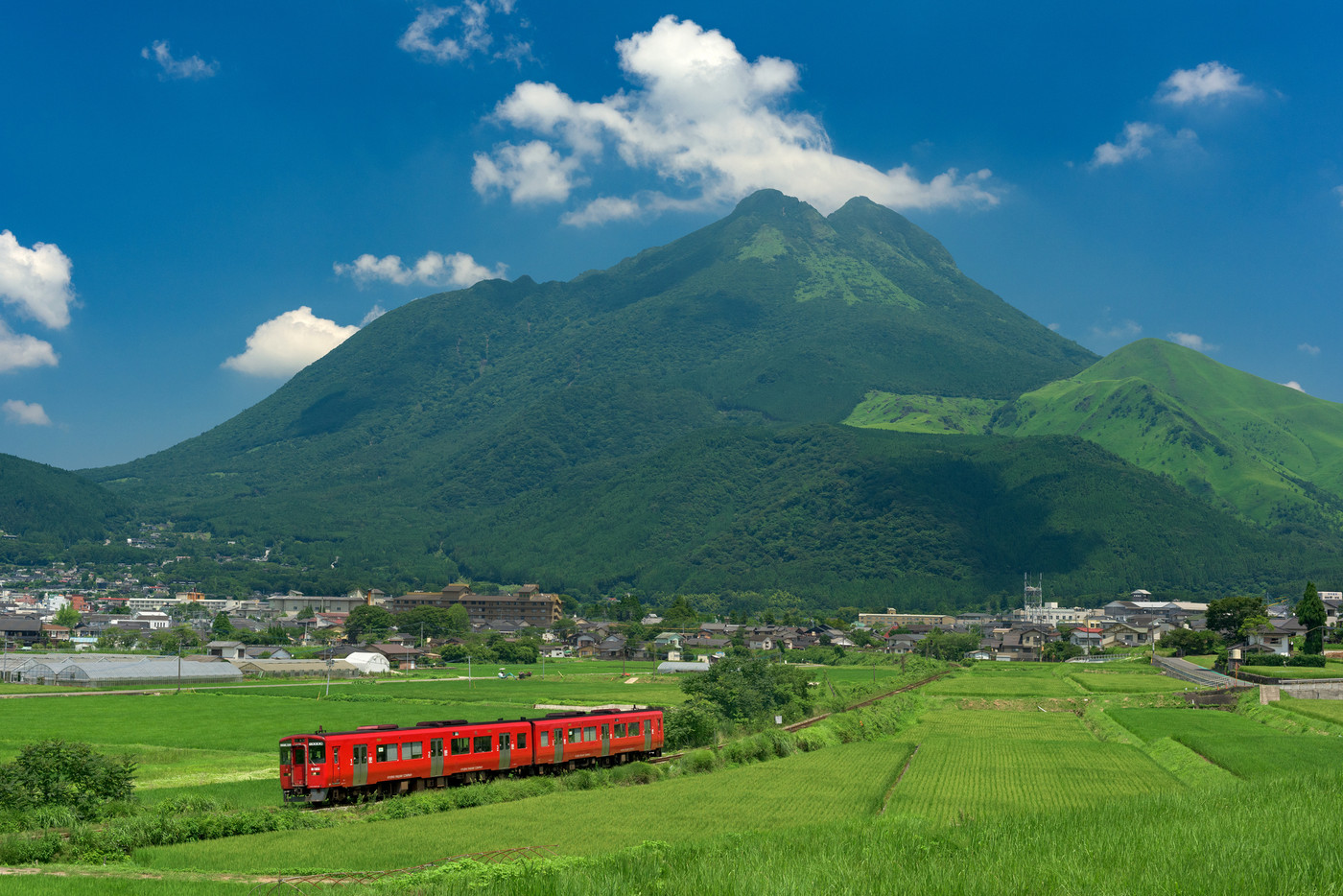 由布岳とキハ200