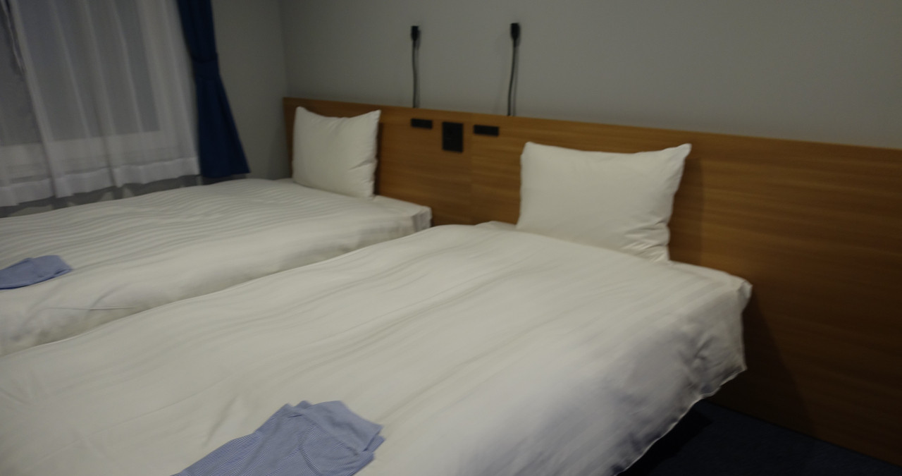 ツインルーム。広くはないが一通りの設備あり