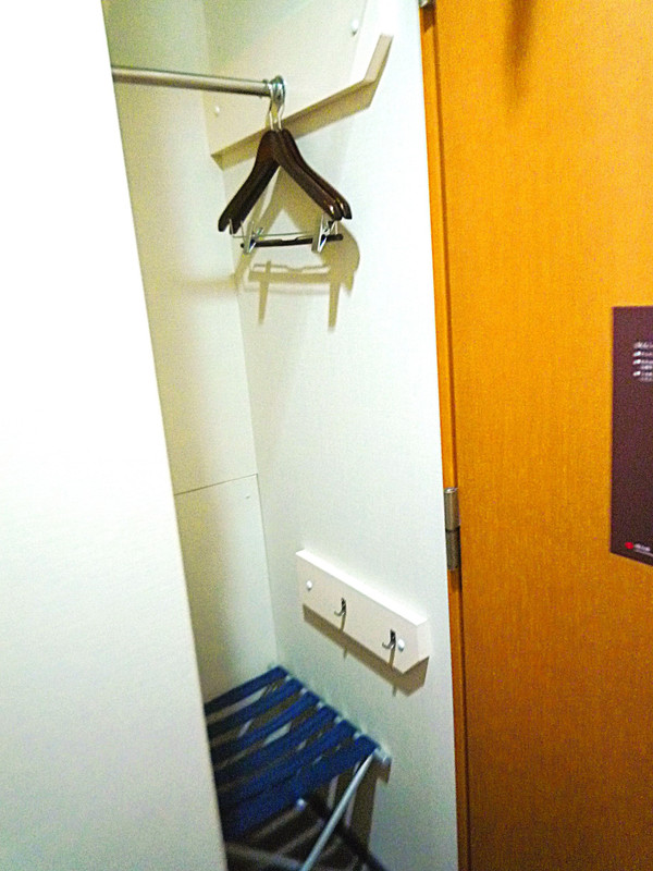 入って直ぐのクローク