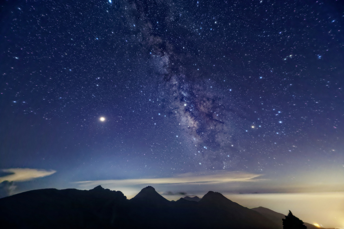 硫黄岳から見る夏の天の川と八ヶ岳主峰群
