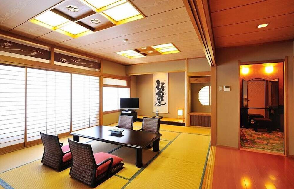 客室内のダイニングエリア