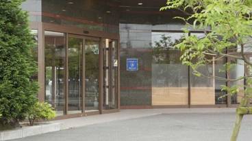 施設の入り口 / 24