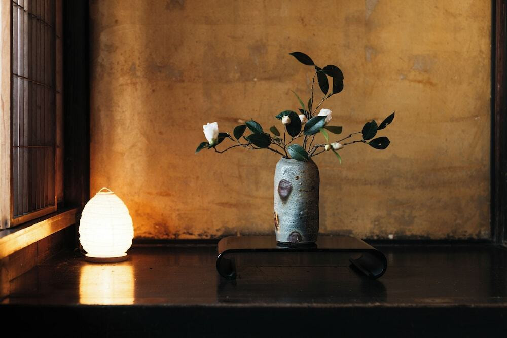 関節照明と花器