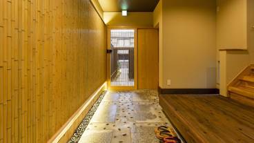 内部エントランス / 2