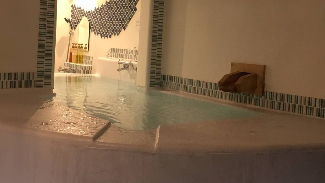 100％かけ流し温泉で
疲れを癒して / 1