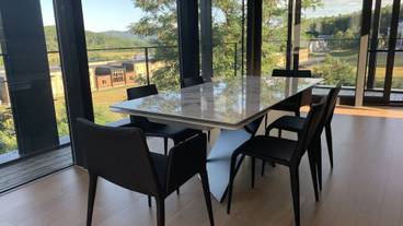 客室内のダイニングエリア / 7