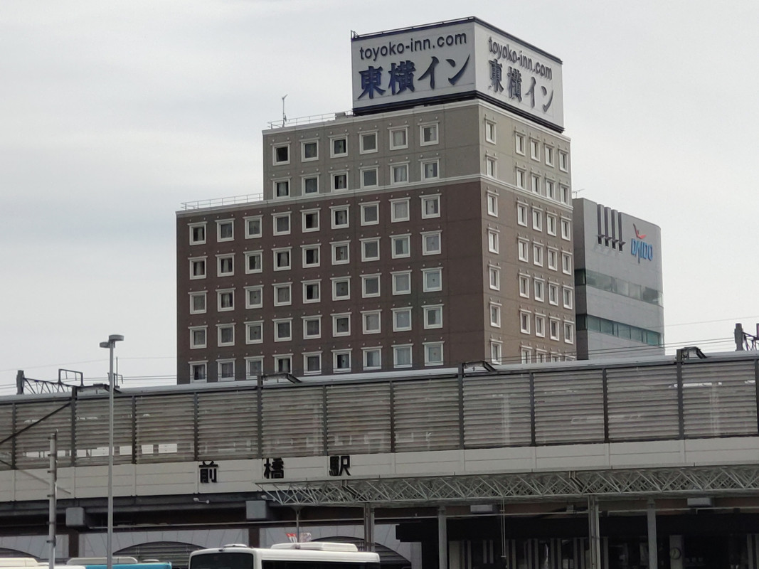 JR前橋駅の北口から見た、南口にある東横イン。