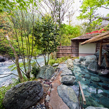 大きな露天風呂を二人締め♡貸切風呂がある人気の高い秘湯3411481