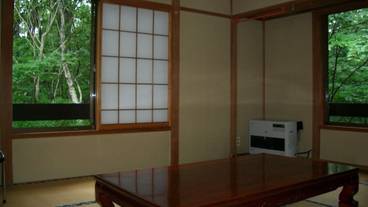 客室内のダイニングエリア / 4