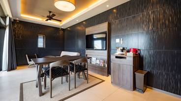 客室内のダイニングエリア / 23