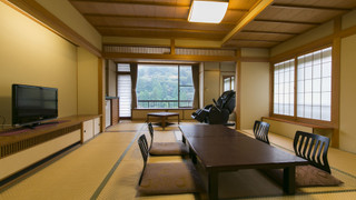 和室 12.5畳 禁煙(マッサージチェアと陶器風呂)