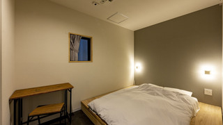 スタンダード ダブルルーム ダブルベッド 1 台 共用バスルーム