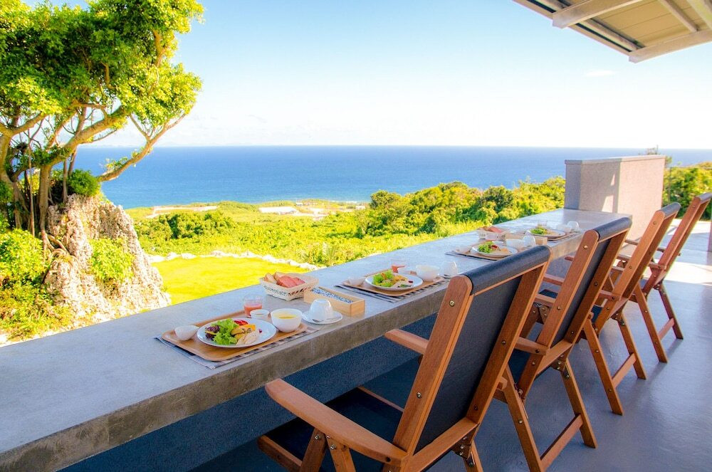 フロント棟屋上での朝食イメージ