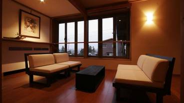 ロビーラウンジ / 3