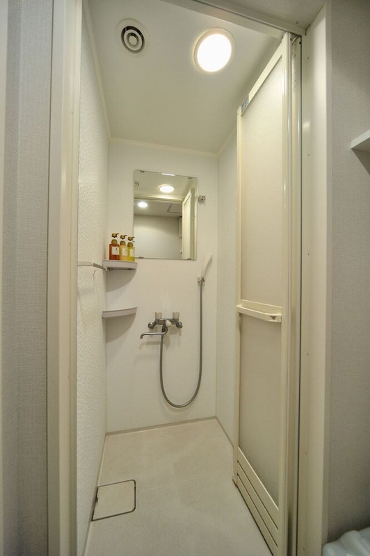 バスルームのシャワー