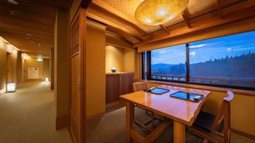 客室内のダイニングエリア / 15