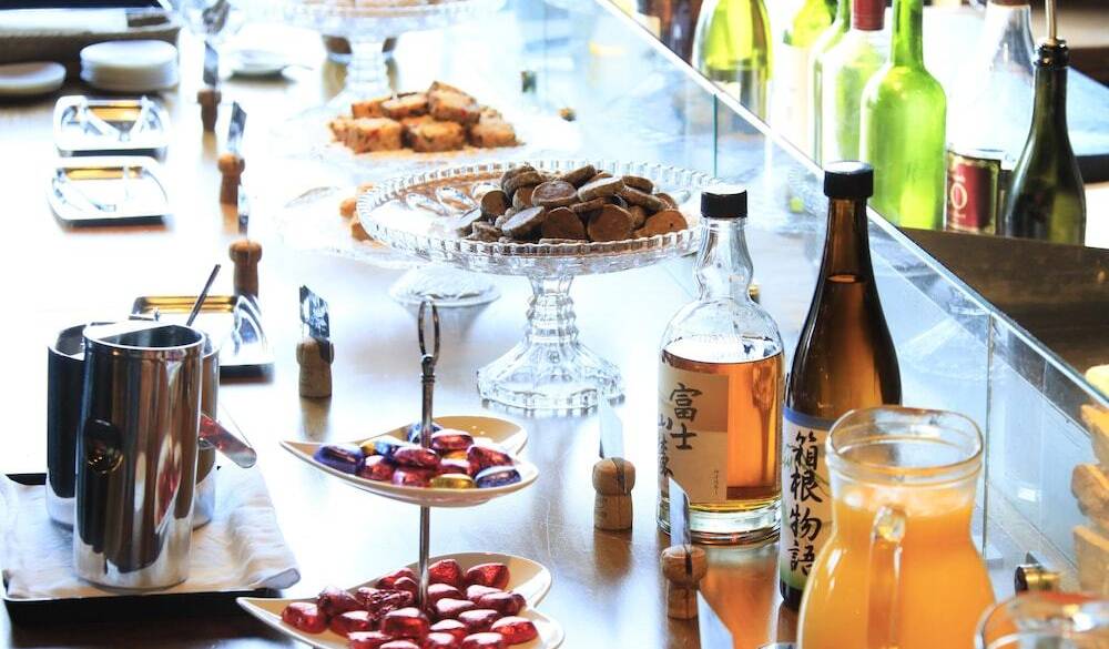 お酒にスイーツ
優雅なおもてなし / 2