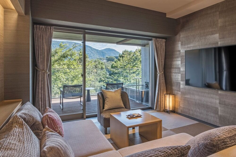 日常を忘れ、箱根の湯に浸かり思う存分癒されよう3491199