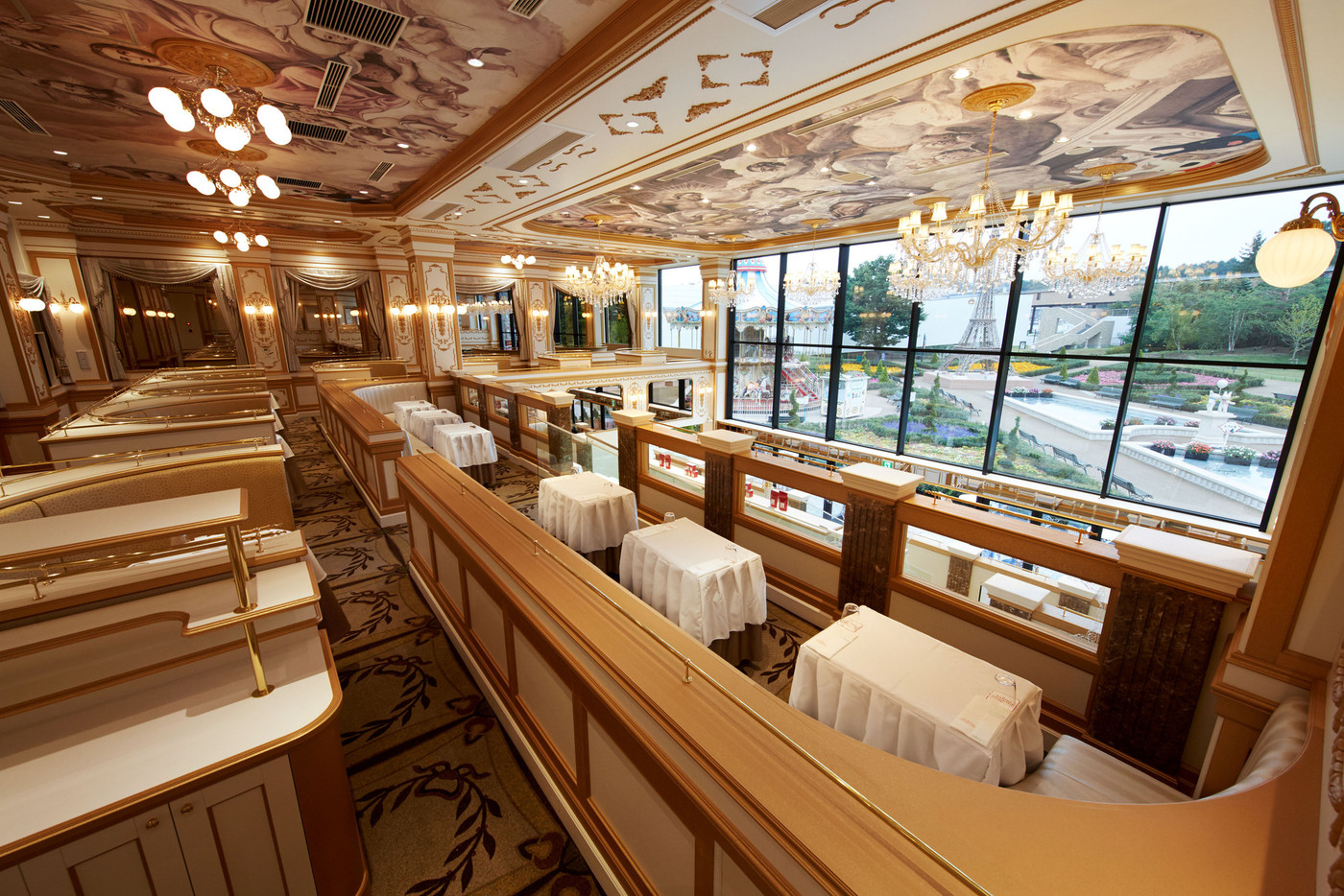 3. なんて贅沢なご褒美♡“パリの劇場”で堪能するホテルメイドのスイーツ1910412