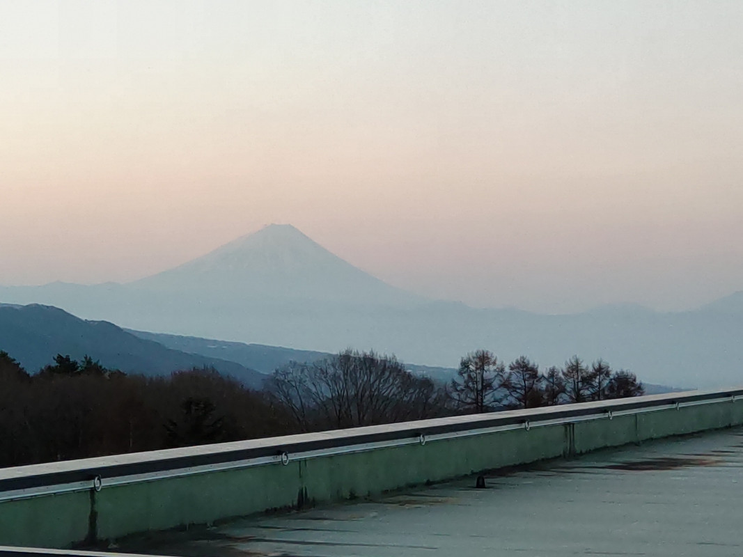 屋上デッキからは富士山が望める