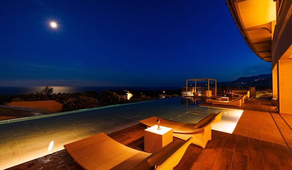 夜の水盤テラス / 1