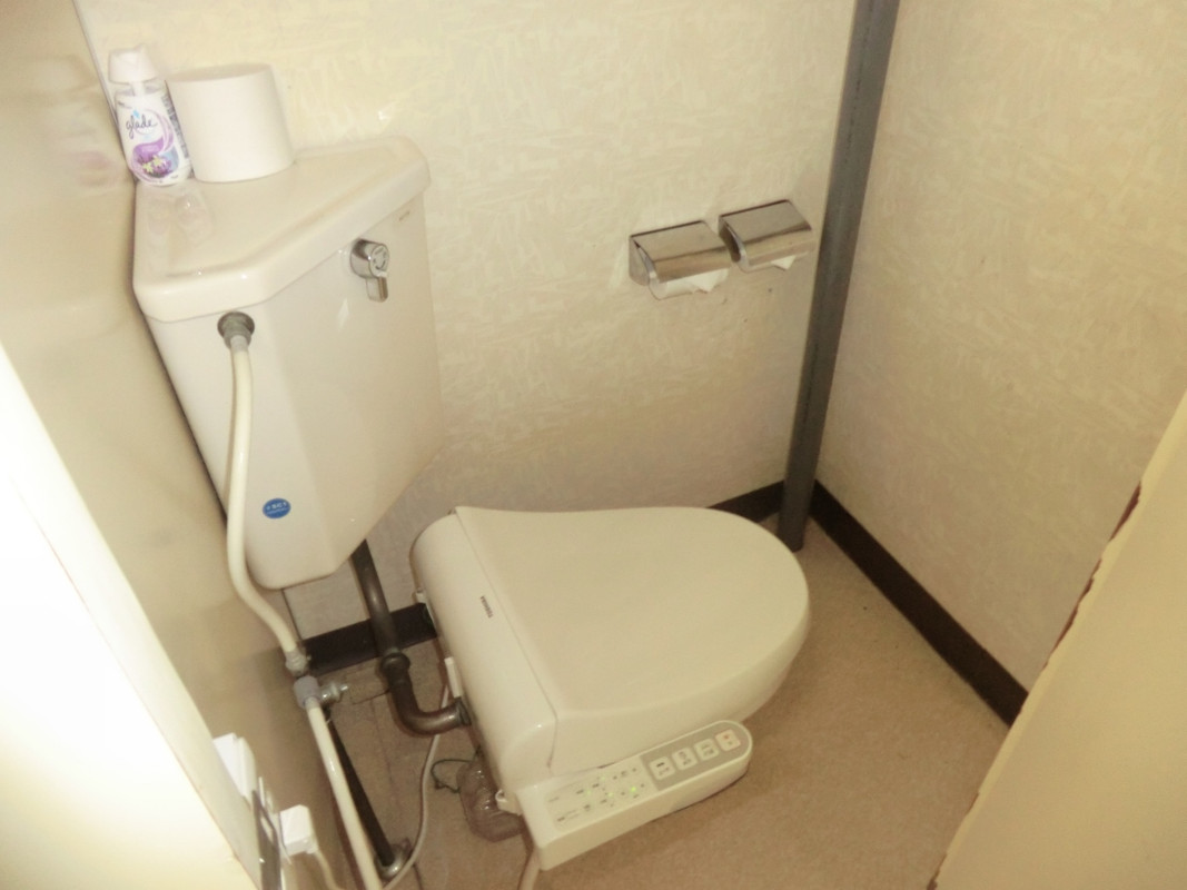 ウォッシュレットトイレ・洗面室は共用です。