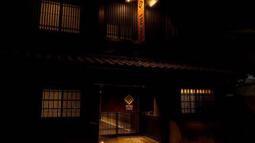 施設の正面 (日没後) / 3