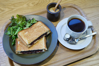 「cafe634」料理 949247 小倉あん&クリームチーズのホットサンド、グリーンサラダ、コーヒー