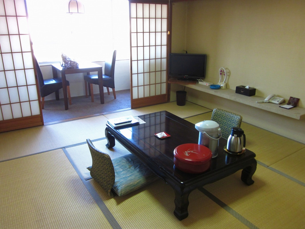 和室１０畳はシンプルでゆったりしてます