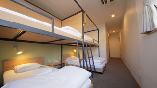 4 人部屋 専用バスルーム