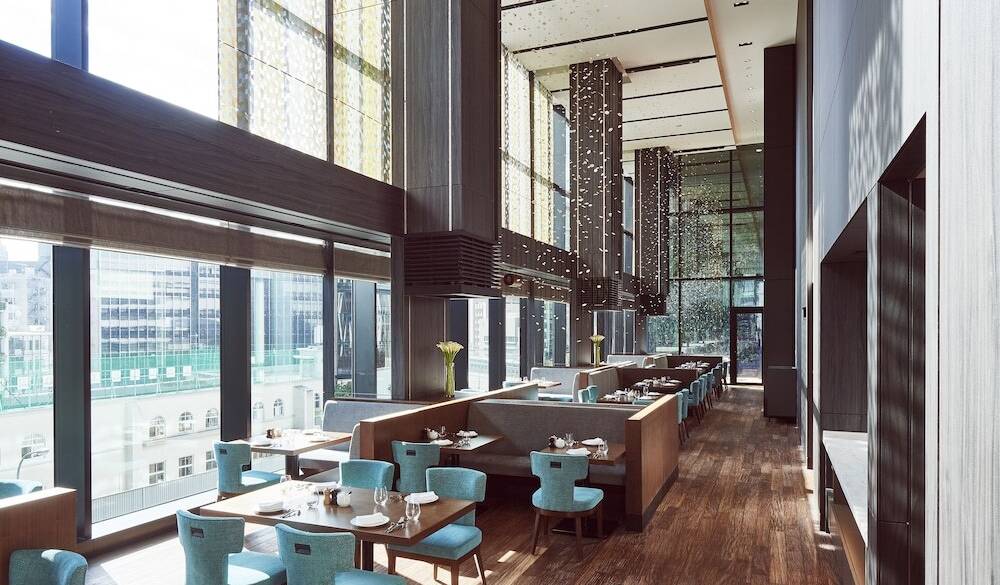 ホテル自慢の朝食に
思わずにんまり / 5