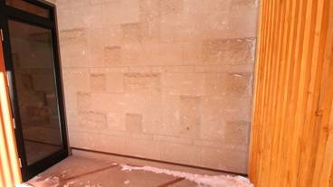 施設の入り口 / 25