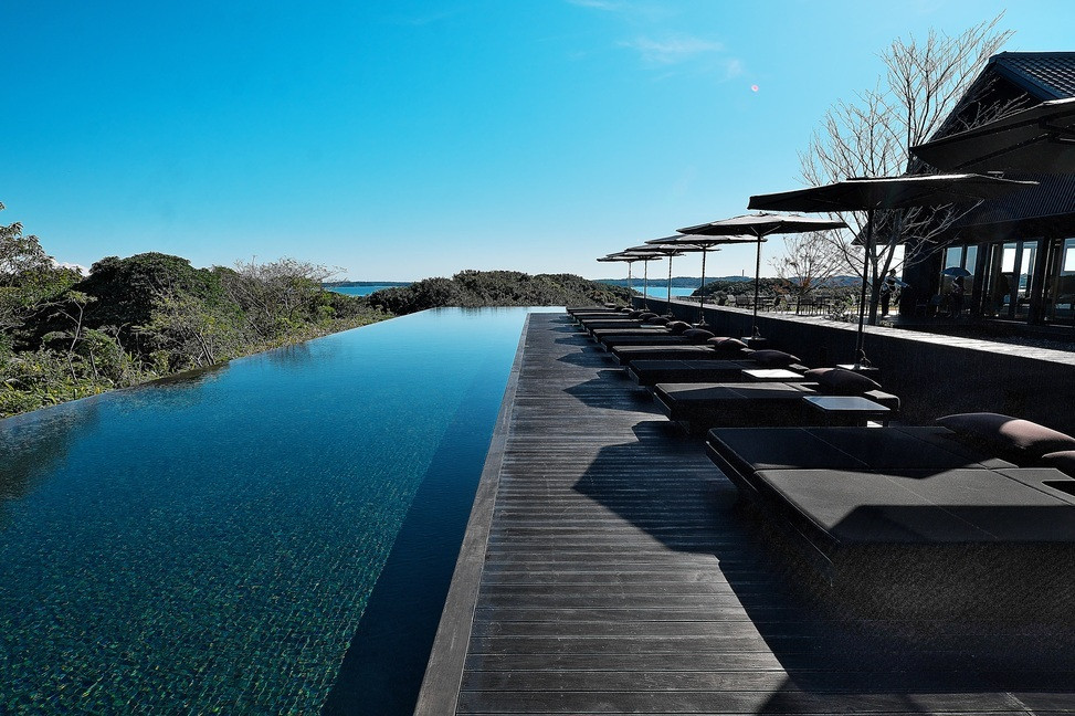 「アマネム」 内観 59730868 長く続くプール。