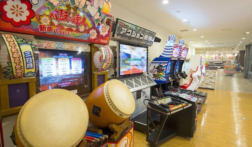 縁日や駄菓子コーナーに
親子でテンションアップ / 4