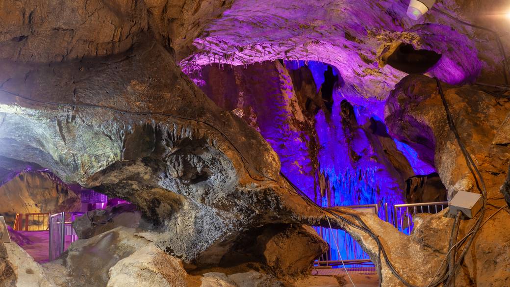 「不二洞」で
異世界体験 / 1