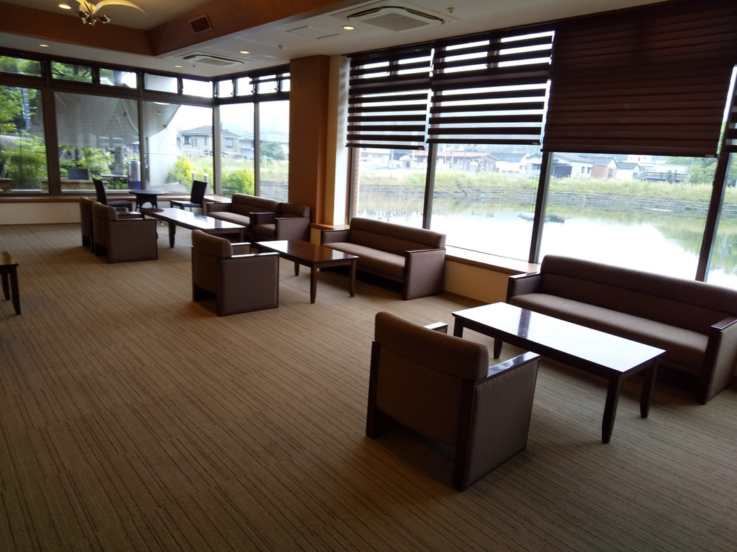 広々としたロビー