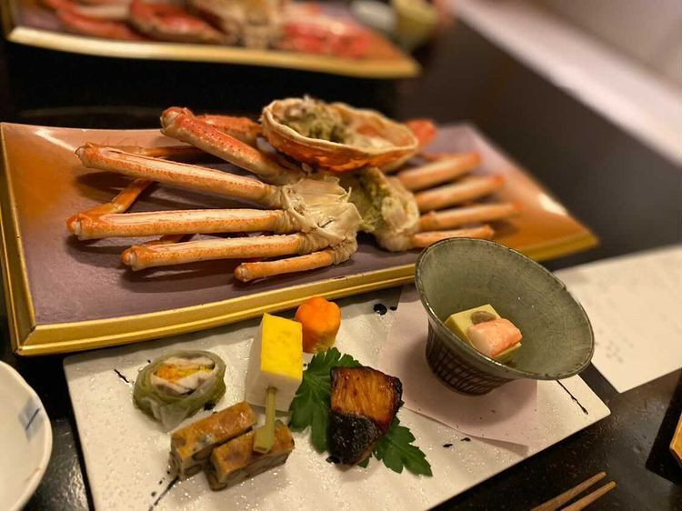 冬だったのでカニのフルコースをいただきました。思ったより量がたっぷりで、彼氏と2人でお腹いっぱいになりました。