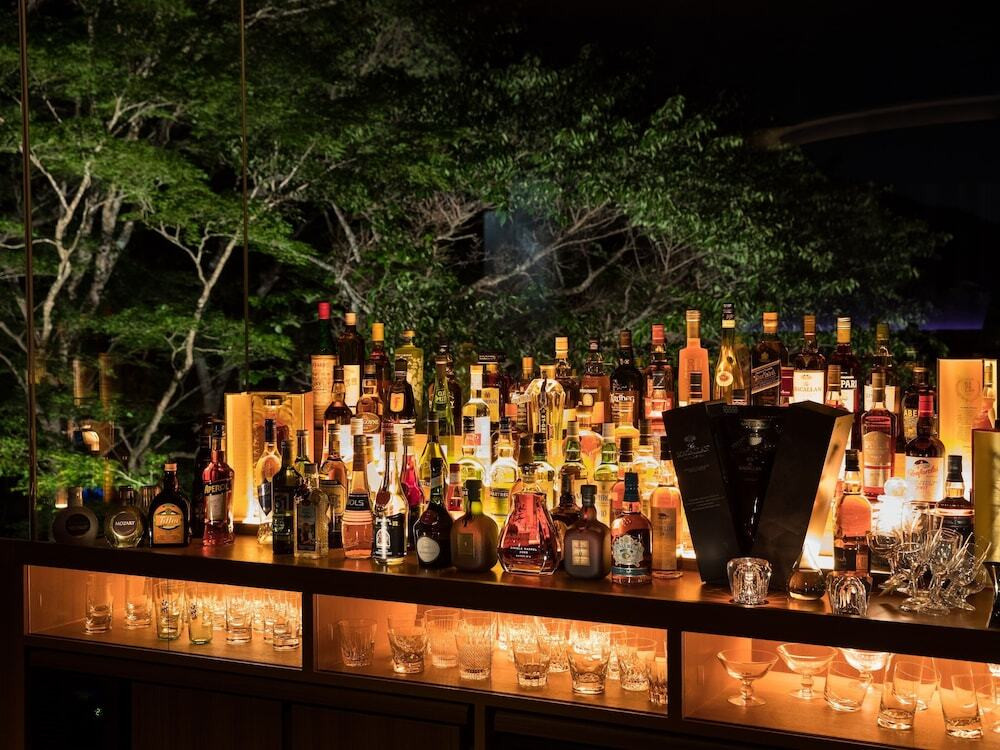 “温泉付きのお洒落なバー”に泊まって、好きなだけ呑める幸せな一夜を♡4237636