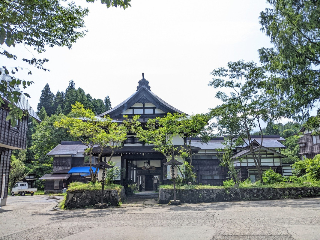 映画の撮影にも使われた建物がお出迎え