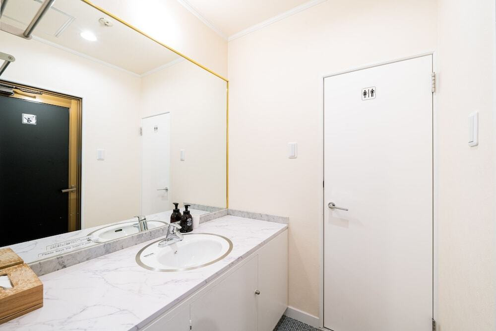 バスルームのシャワー