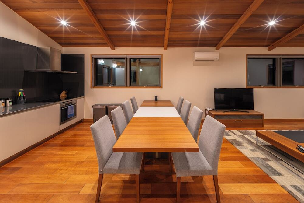 客室内のダイニングエリア