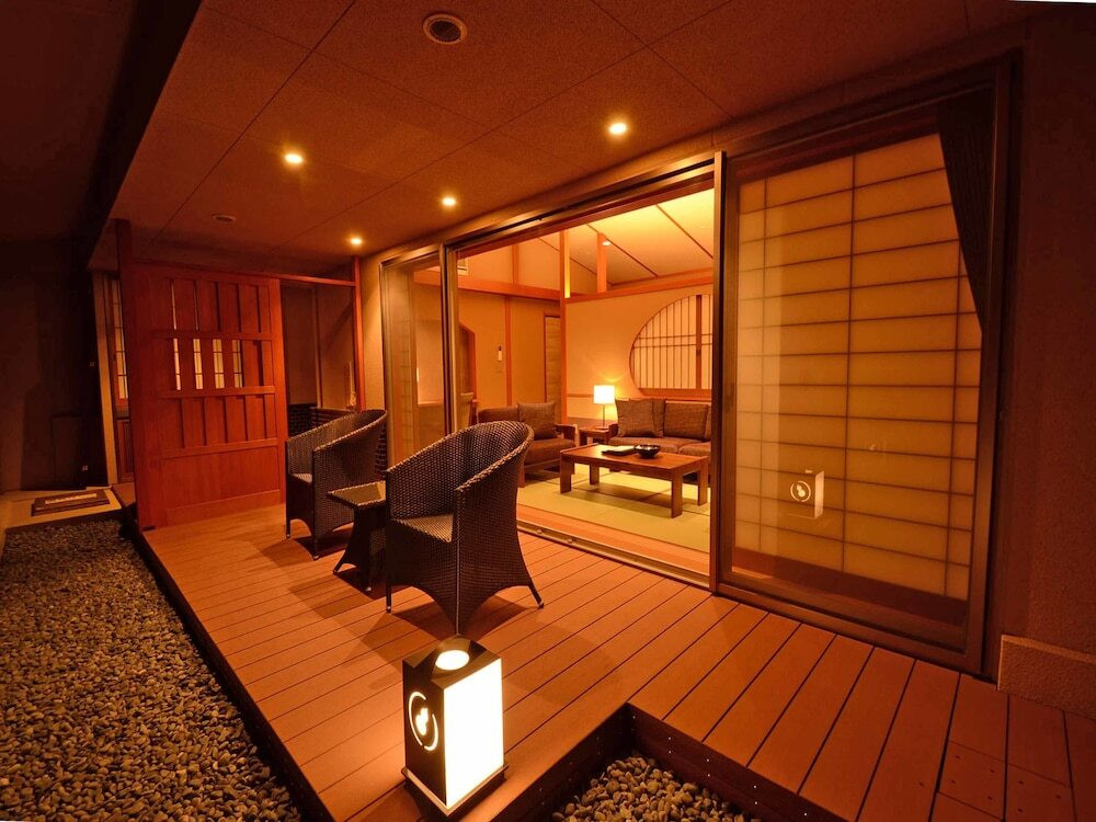 贅を尽くした空間とライブ感溢れる料理に魅了される4002901