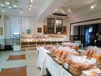 「カフェ フロインドリーブ 本店」内観 1052444 1F　店内